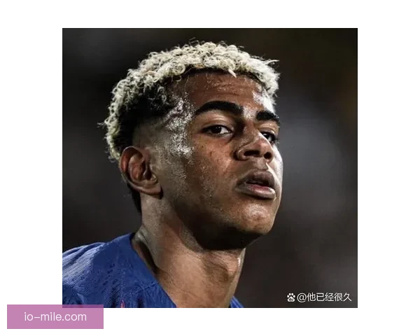 亚马尔轻松夺得科帕奖彰显超凡天赋成为世界足球新星之选