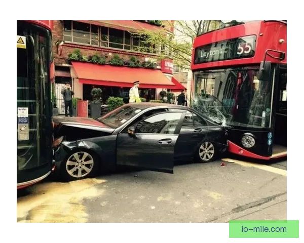 博尼法斯不幸遇车祸所幸仅受轻伤平安无恙